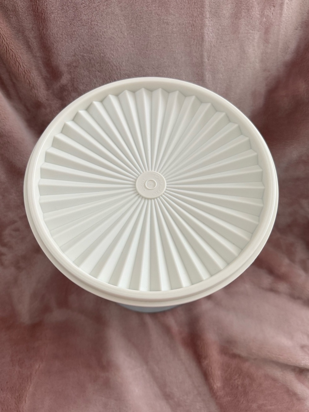 🦋Tupperware Heritage Canister light blue with white lid  Storage 24 cup NEW - Picture 7 of 7
